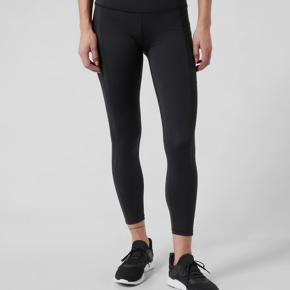 Athleta Ultimate Stash Pocket 7/8 Tight